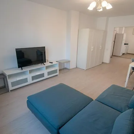 Karina Qn Mangalia